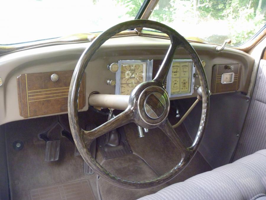 Торпедо DeSoto S2 Airflow Coupe 1936 года  (фото 13 из 19)